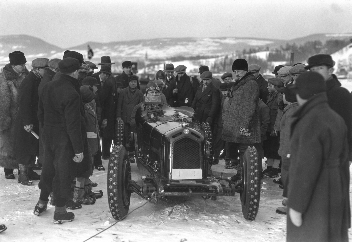 Mjøsløpet 1933. Eugen Bjørnstad med sin Alfa Romeo.