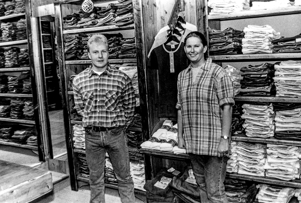 Et firma fra Grenland, "Blue Town" etablerte seg i P.A.Heuchsgate, Kragerø i de nedlagte butikklokalene til "Åse & Frank" Byholt. Christian og Hanne Skau jobbet her. Butikken var kun åpen om sommeren og den varte ikke mange sesonger.
