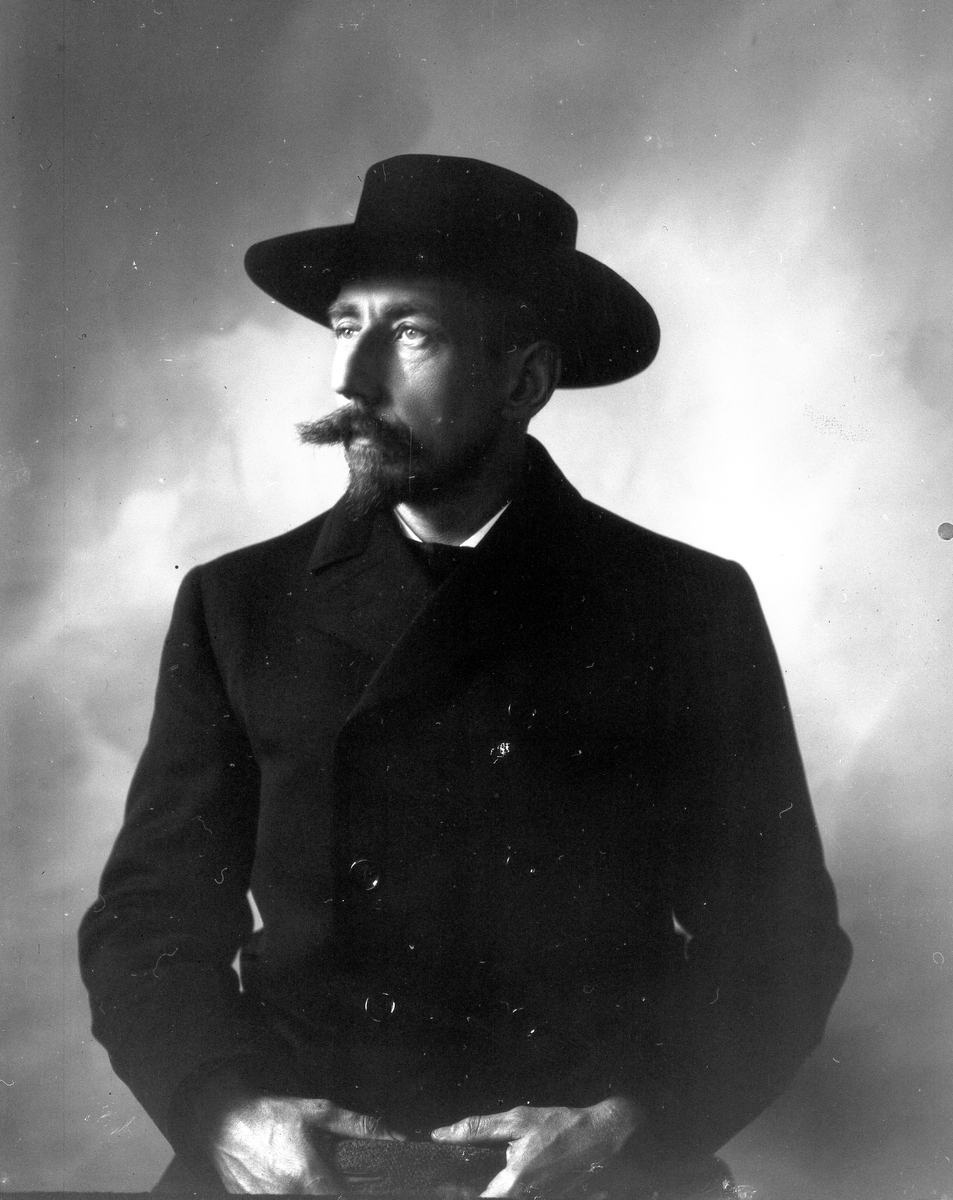Portrett av Roald Amundsen fotografert 1907.