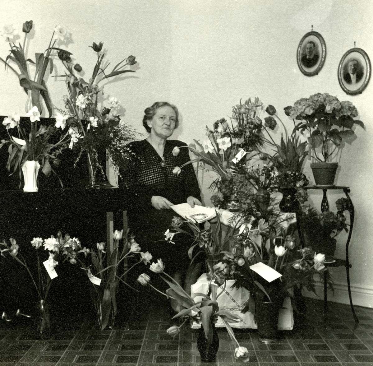 Födelsedagsfirande för Judit Johansson (född i Bölet 1893, död 1973), Vommedal Östergård "Olas". Dotter till Alida och Johannes Eriksson. Gift år 1917 med Gustav E Johansson.
