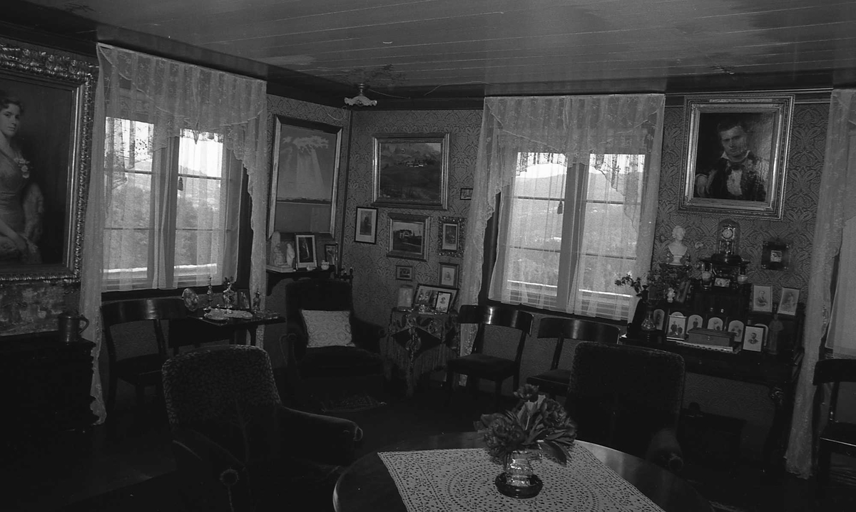DOK:1972-1975, Aulestad, interiør, stue, malerier, stol, bord,