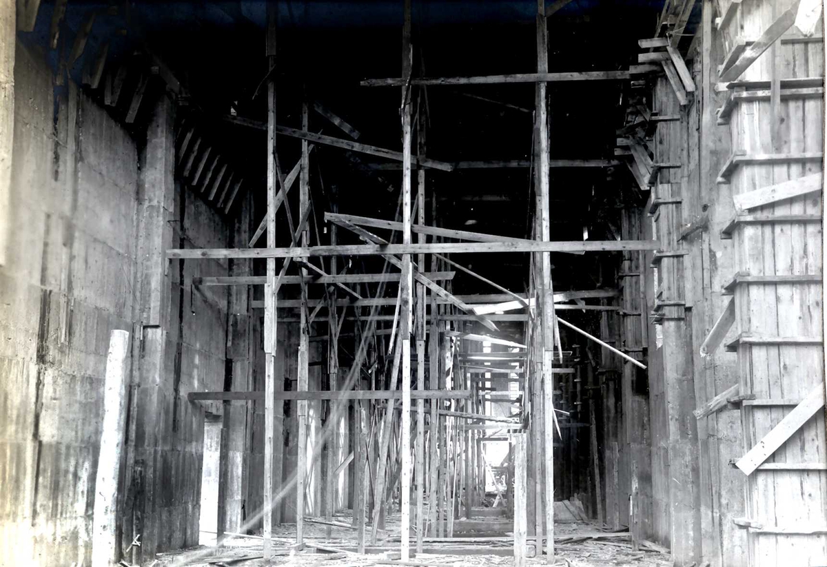 "xx/xx-1913" Nitriden. Forskalinger og støping av bygning for materiallager, verksteder og kontorer.