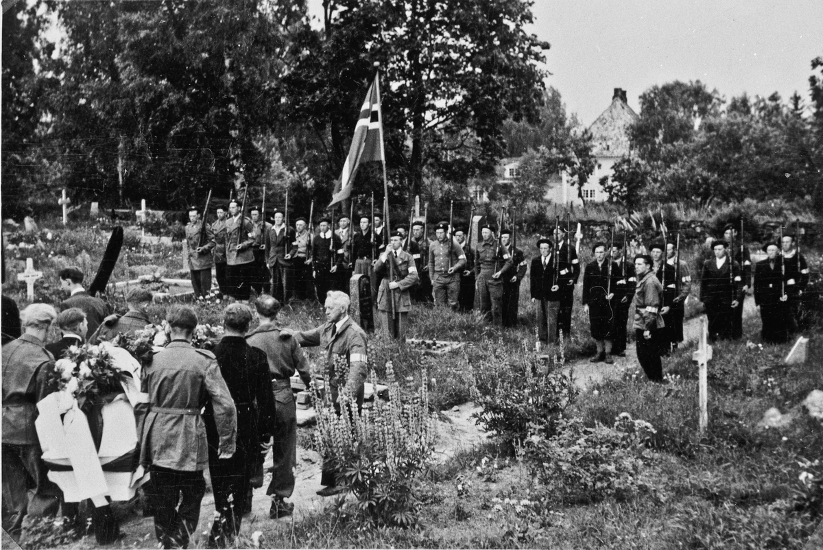 Bekransning av de falnes graver 17. mai 1945. 