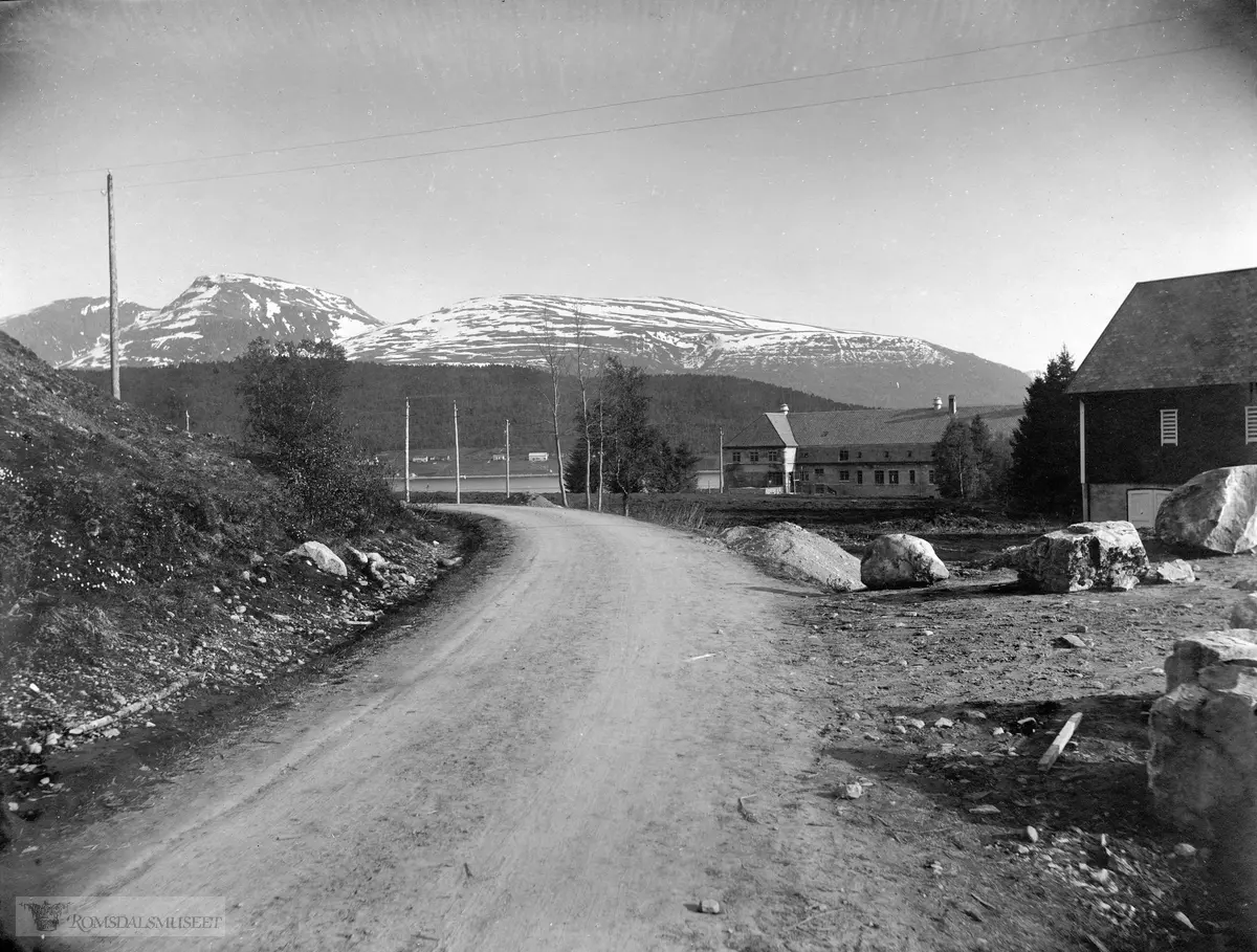 Oppdøl sjukehus er et psykiatrisk sykehus som ligger på Hjelset i Molde. Sykehuset ble åpnet i 1913 som et typisk asyl i landlige omgivelser.