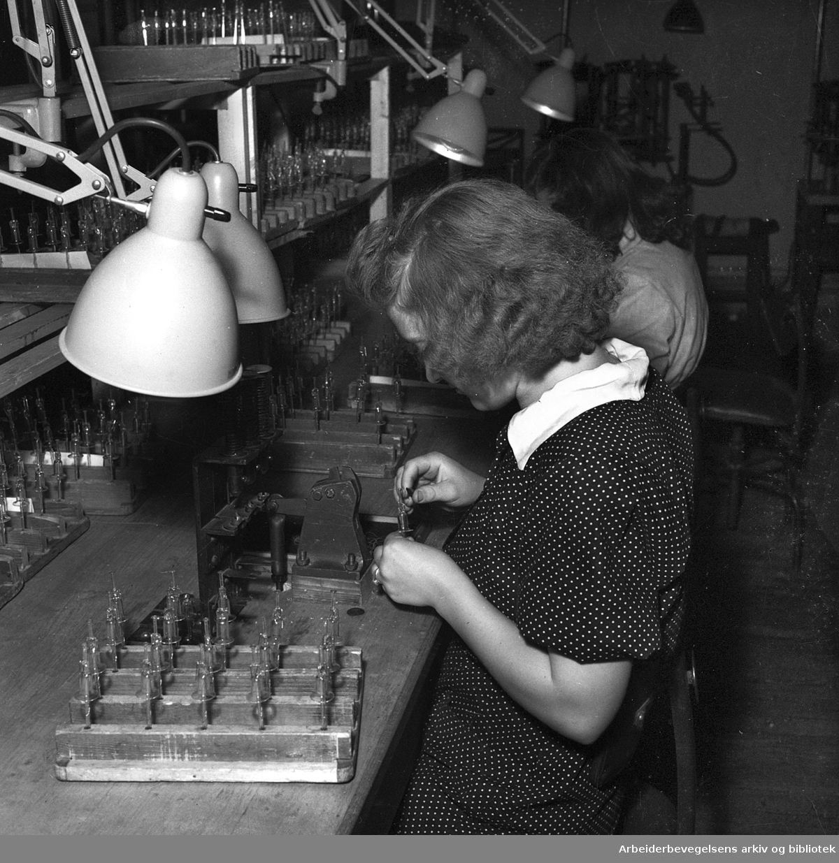 Luma Norsk Glødelampefabrikk,.oktober 1947