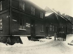 Vinkelgaten på hjørnet av Bakkegaten i Gamle Vika,.1920