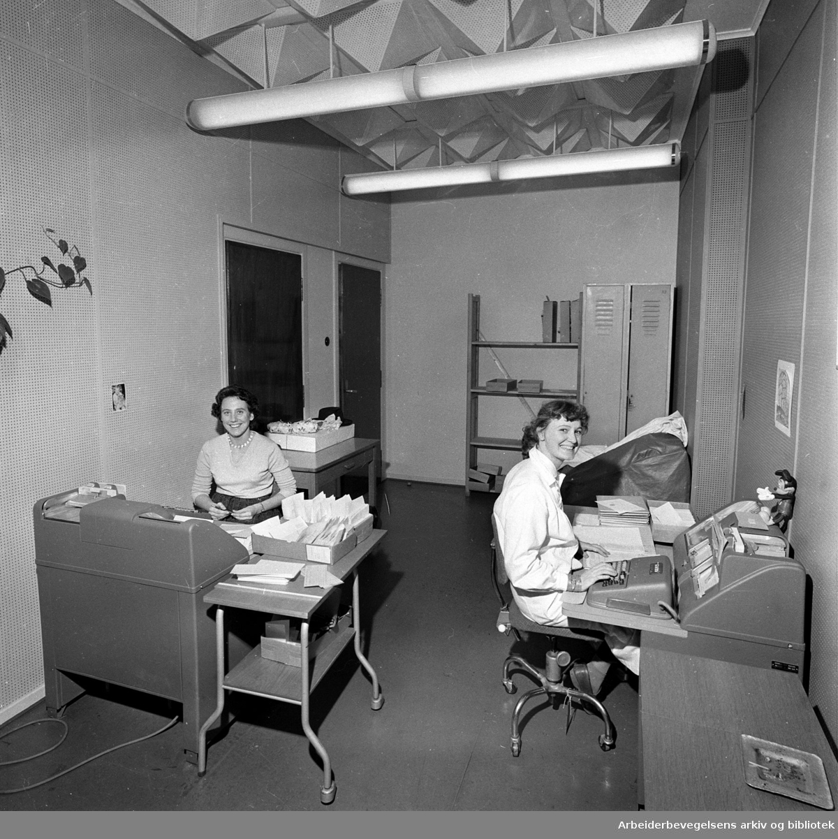 Hullkortavdelingen på skattekontoret,.desember 1959