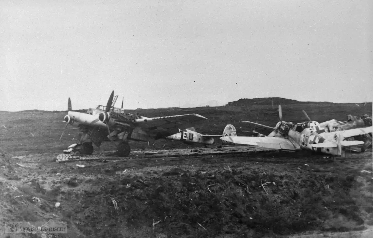 Tyske fly på Aukra flyplass..Messerschmitt 110 og Messerschmitt 109...Bf109G-6 or Bf109G-14 "Schwarze 10", IV./JG5, Gossen, Summer 1945.