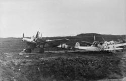 Tyske fly på Aukra flyplass..Messerschmitt 110 og Messerschm