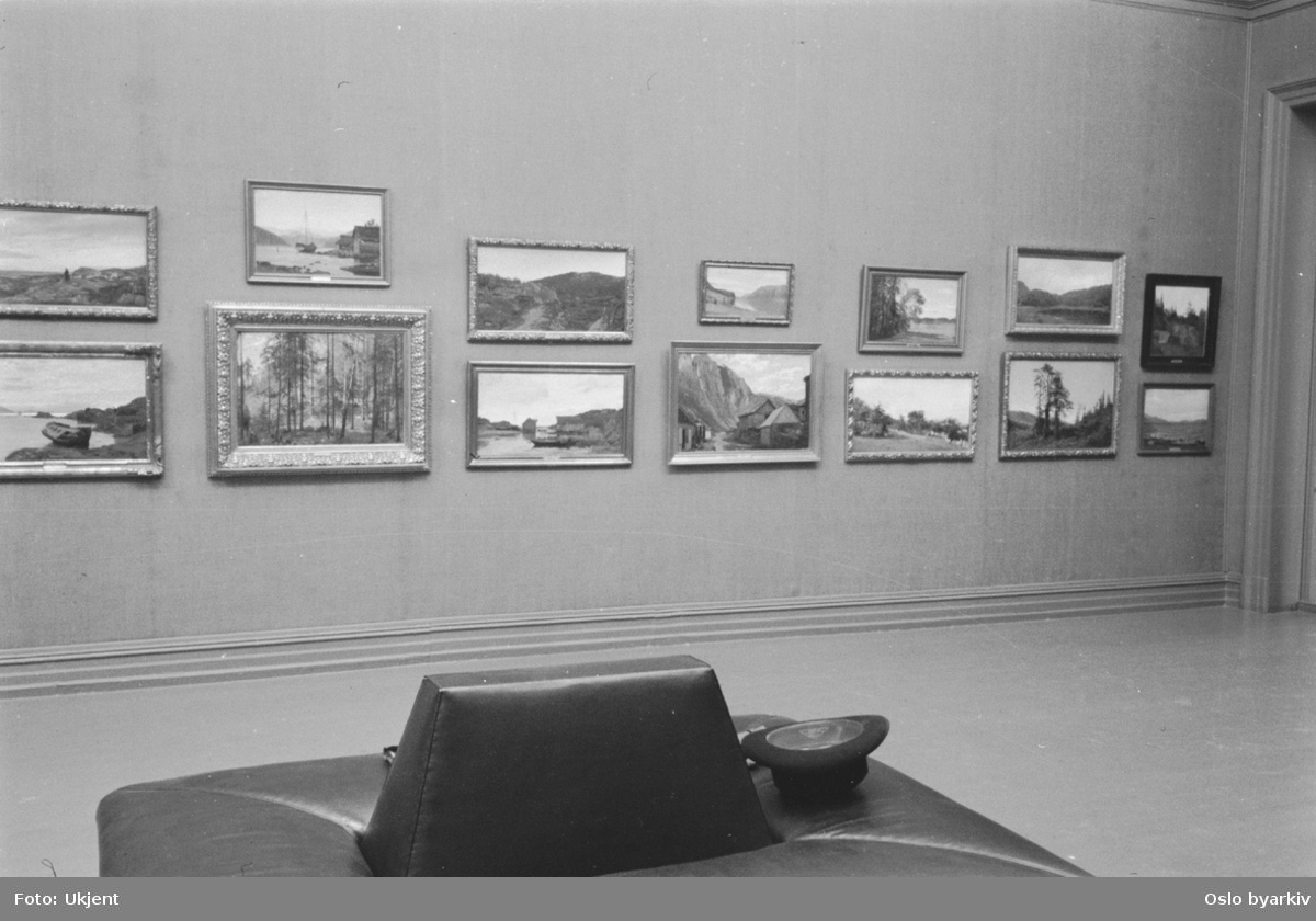 Fra Amaldus Nielsens malerisamling i Oslo Kunstforenings lokaler på St. Olavs plass 5. (Gitt som gave til Oslo kommune fra familien i 1933, idag plassert på Stenersenmuseet.)