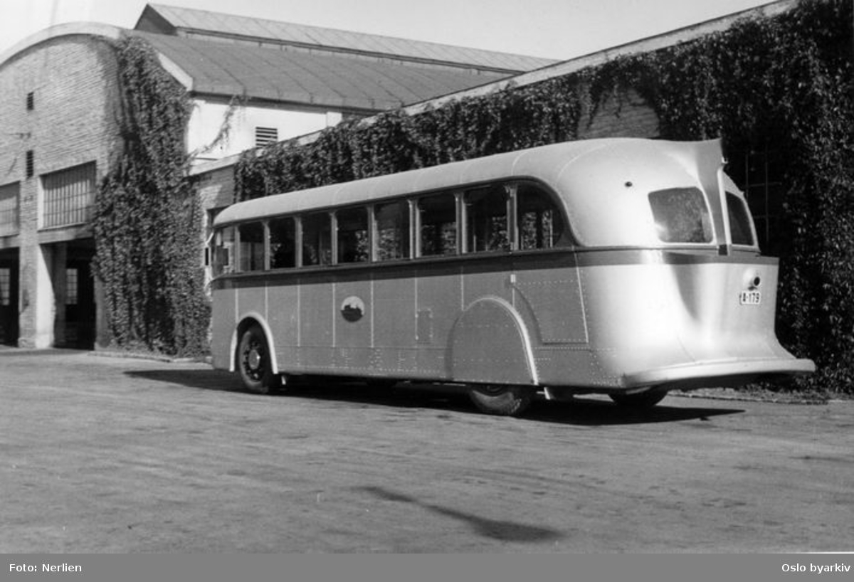 Buss A-179. Første gang presentert i 1935 en prototype på turbinbuss med skjerm over bakhjulet. Modellen ble produsert av Strømmens verksted.