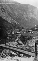 Finnsetgardane i Eikesdal før brannen i 1928. Legg merke til