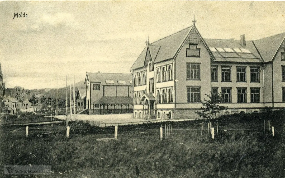 Elvebakken skole bygd i 1904, Molde folkeskole.