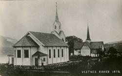 Vestnes gamle og nye kirke. .(Bildet er tatt fra Særavtrykk 