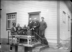 Gruppebilde på trappa i Fjordgløtt.