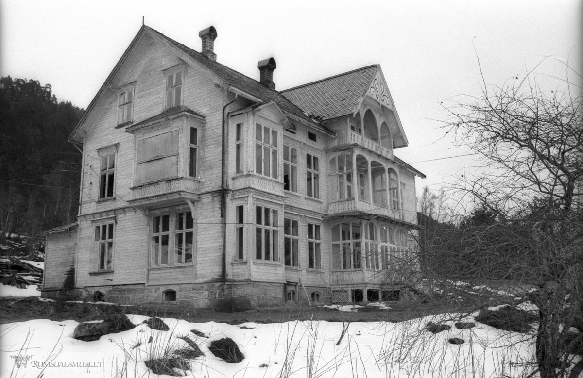Kvam gård..(Bilder fra serien er brukt i Romsdals Budstikke 14/4-1976)