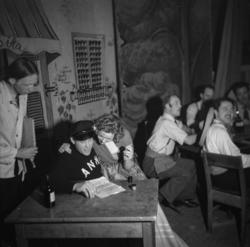 Parodi på "Roseordenen" i Revehallen.