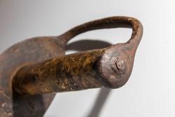 "Denne ble funnet bak panelen i en vegg i gamlehuset i Myra"