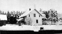 Eksteriør, bolighus, snødekt hage, Brumunddal.