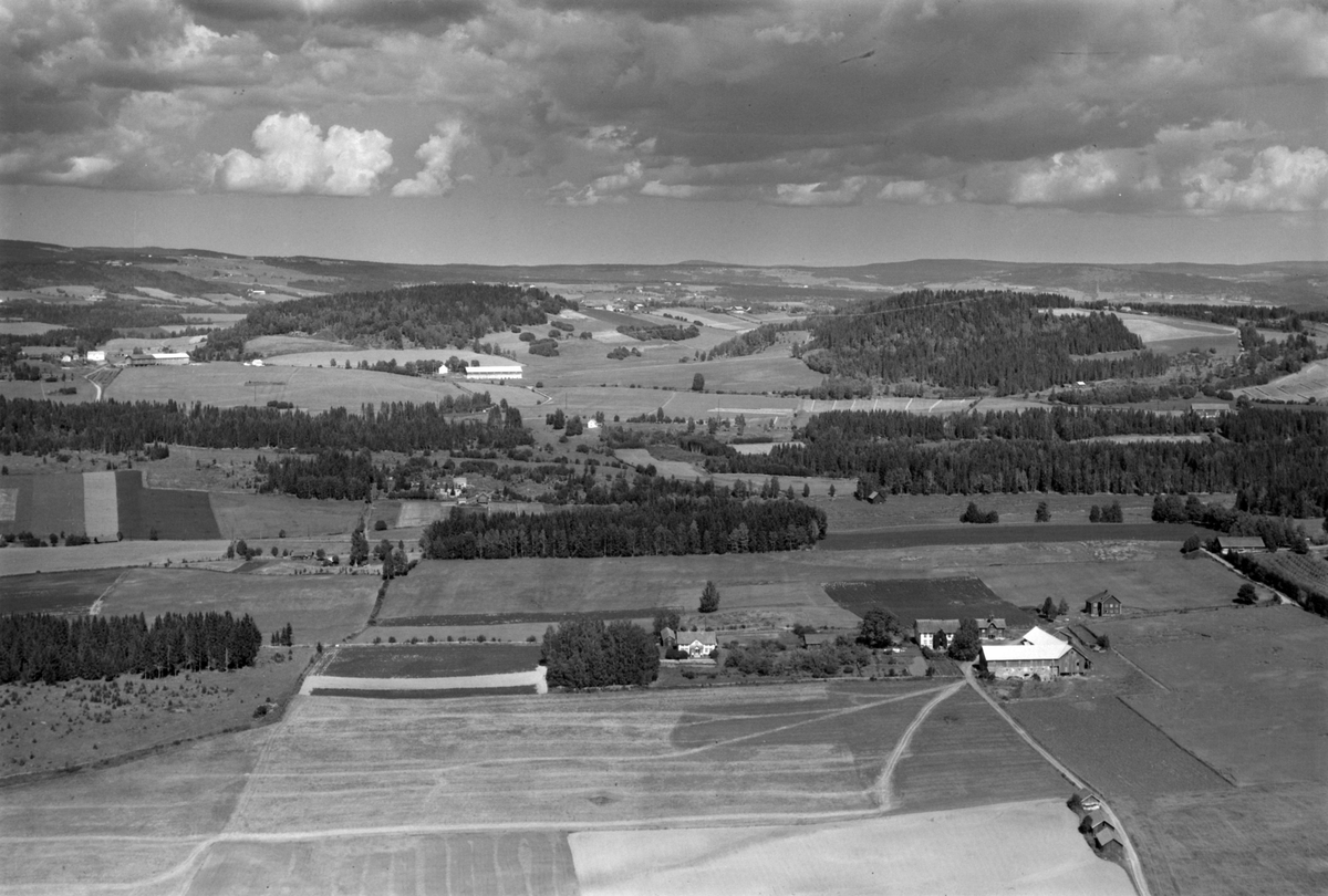 Flyfoto av Saustad vestre, Gaupen, Ringsaker.