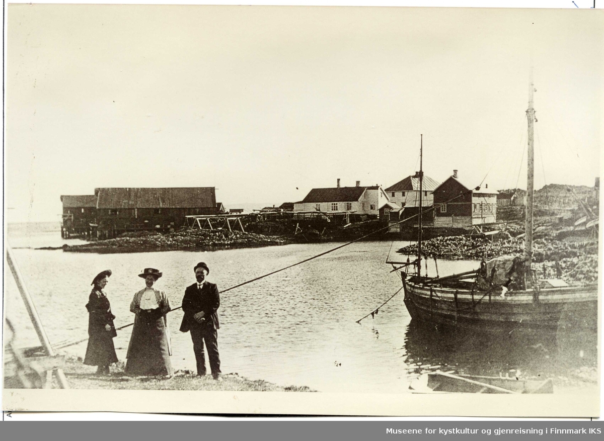 Hemming Lauritz Brodtkorb, Anna Iverta Brodtkorb og Wally Holmboe i Gamvik 1910
Alle bodde i Vardø.