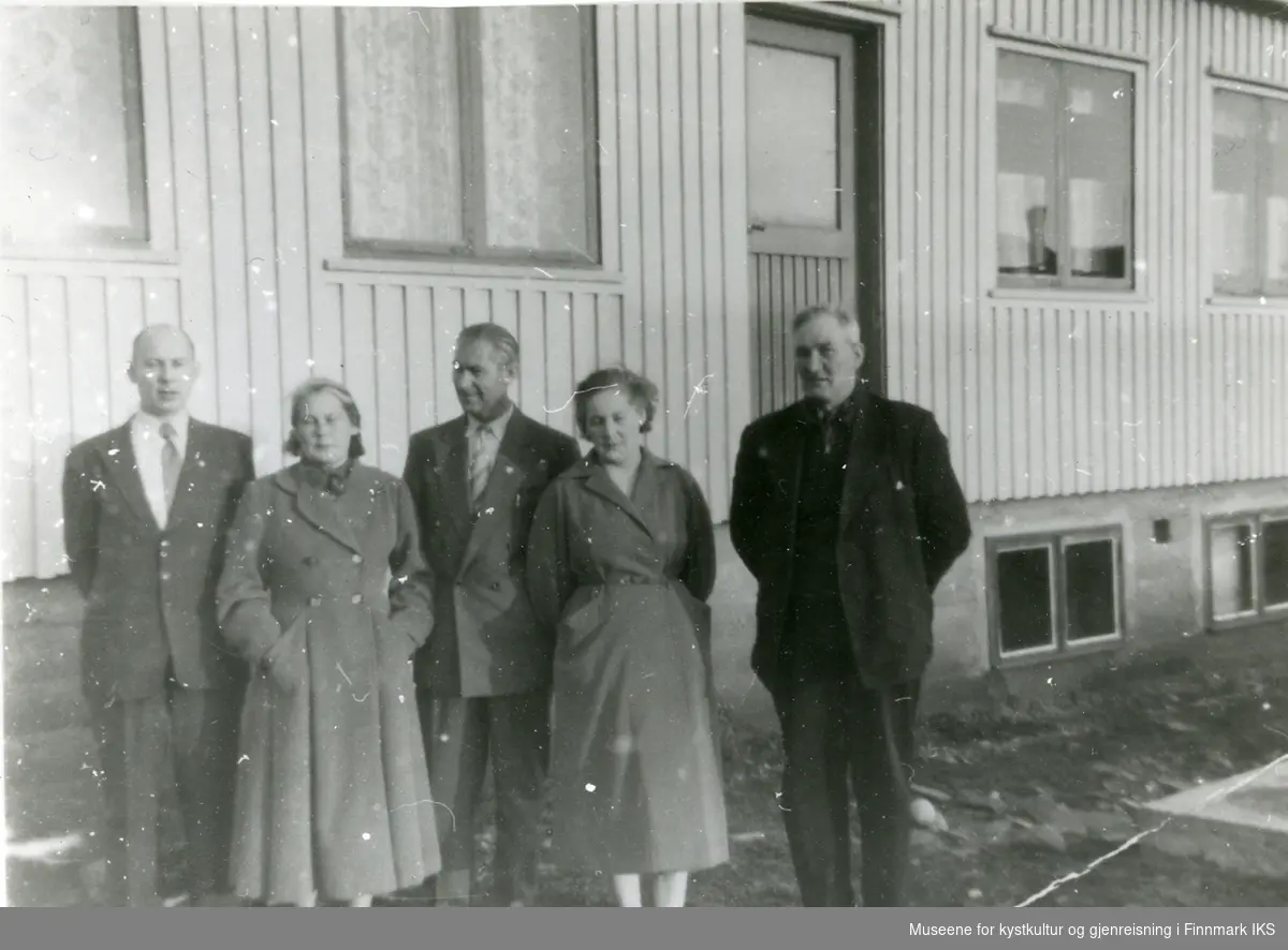 Søsknene Osvald, Mary, Eilif, Valdis og Marelius Johansen i Gamvik. Gamvik Kommune 1960.