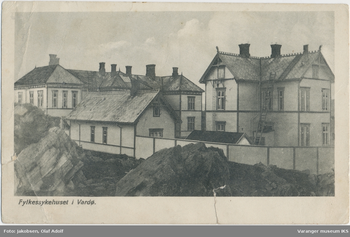 Postkort, fylkessykehuset i Vardø, sett mot sørvest