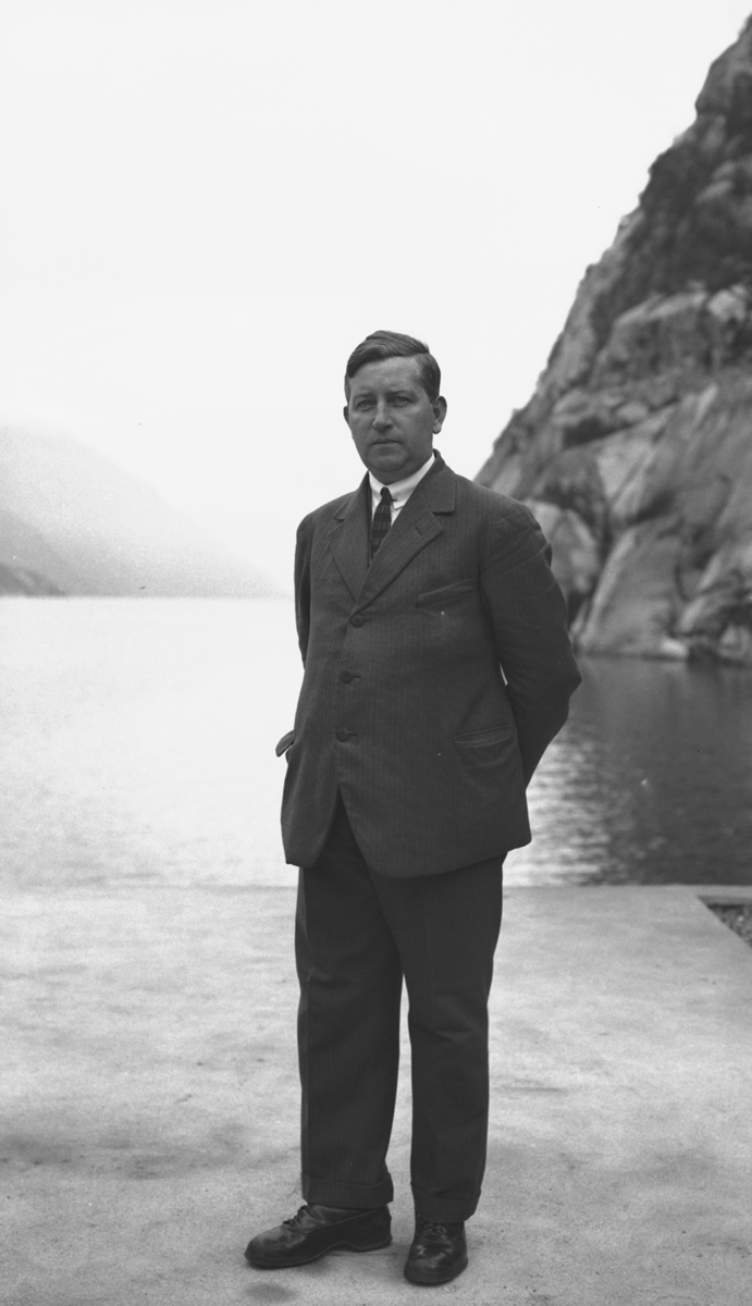 Timeskrivar/lønningsførar Magnus Isberg jr. - Kraftmuseet / DigitaltMuseum