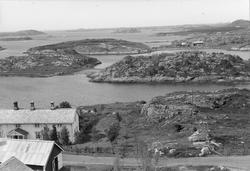 Asserøy med Valen i bakgrunn.