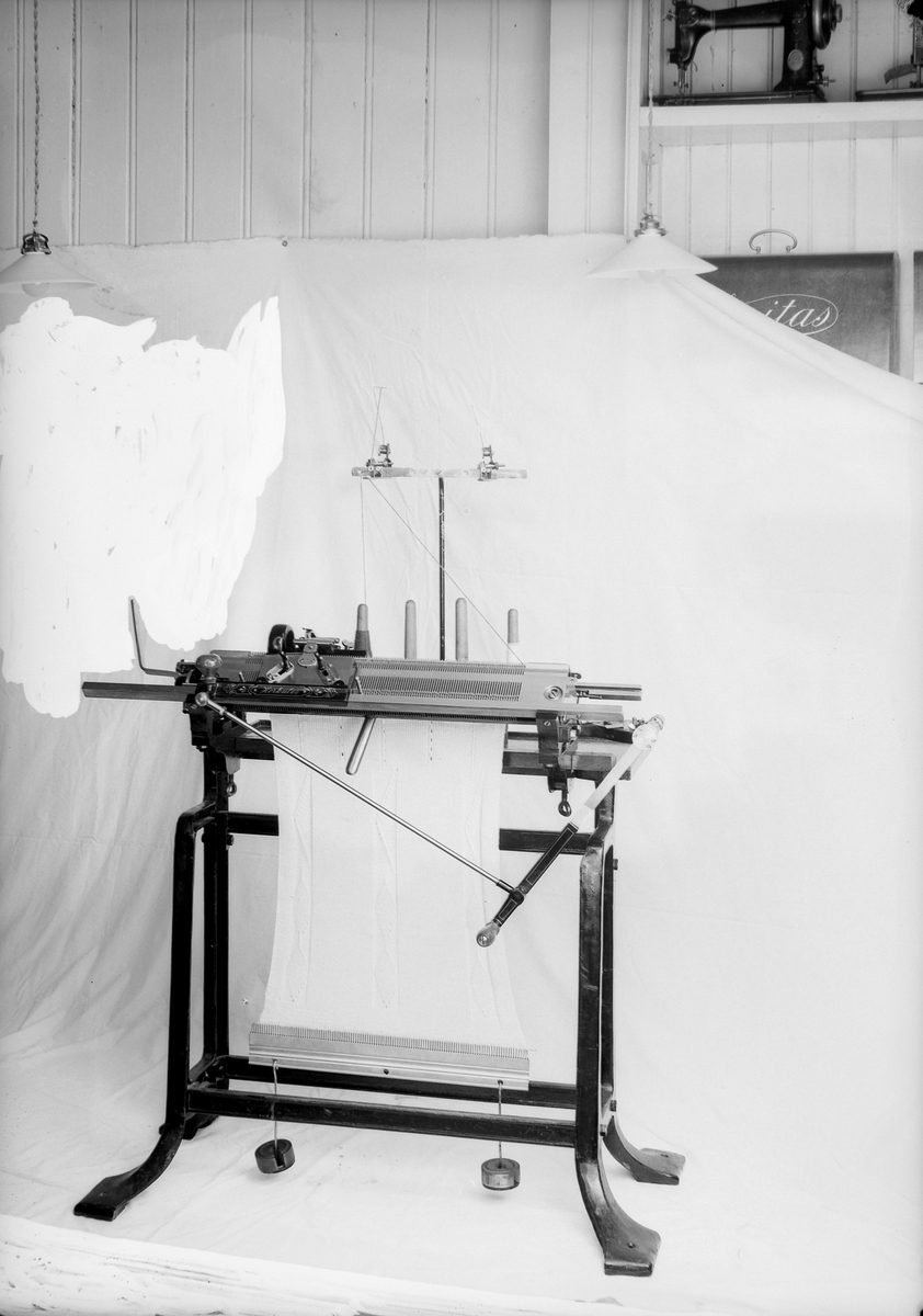 Herkules maskinvev hos Johan Hammer Eftf. A/S sy- og strikkemaskinforretning