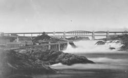 Bru over Glomma ved Sarpsfossen