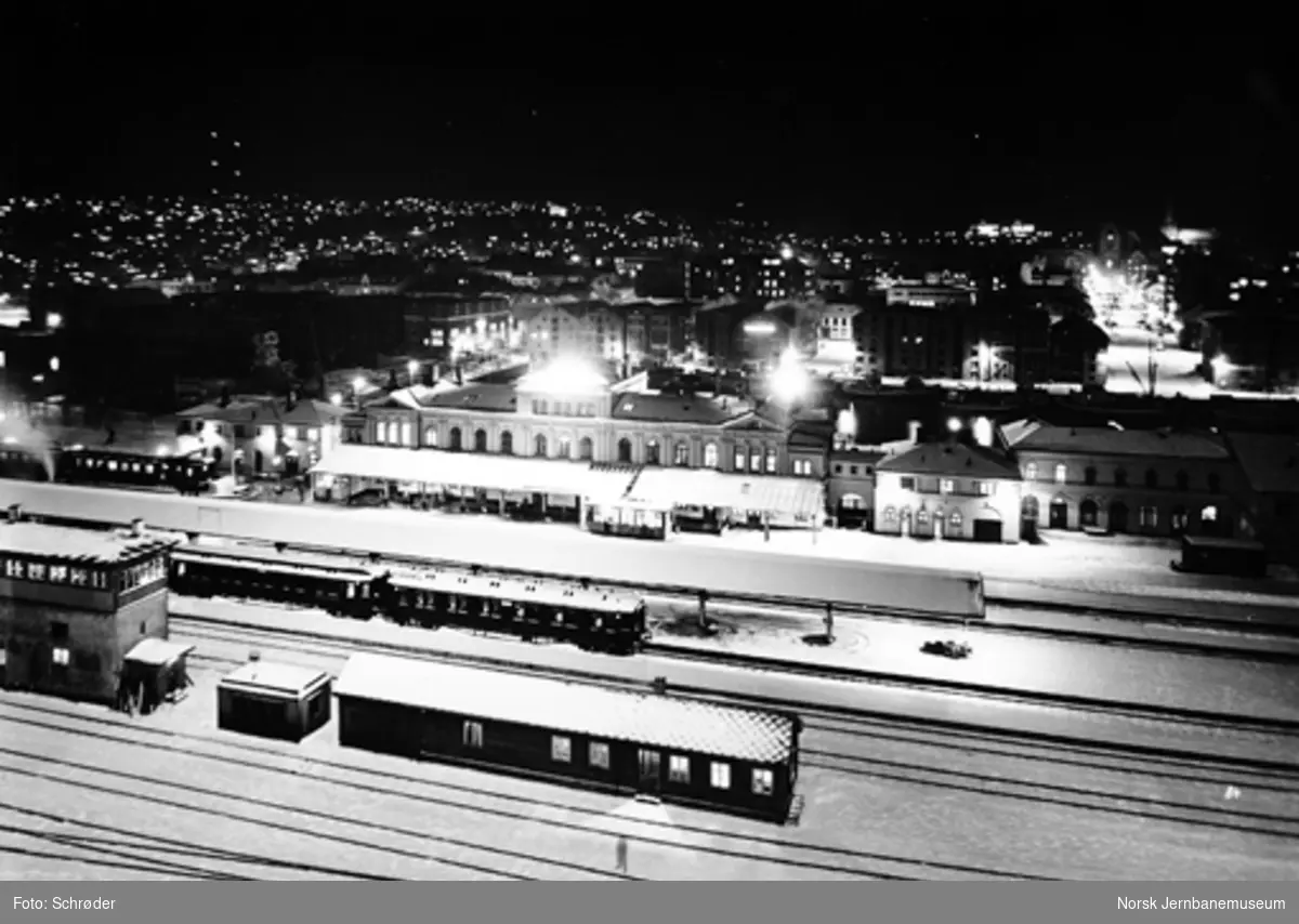 Trondheim stasjon : oversiktsbilder med ny belysning fra lystårn