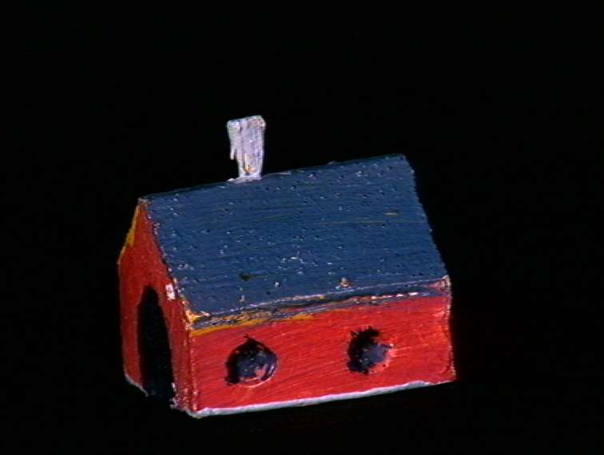 Sett med ca 200 leketøyhus laget av tre i forskjellige former og farger.