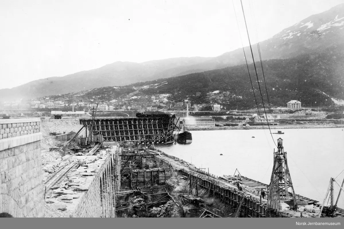 Mailmkaiene i Narvik under bygging