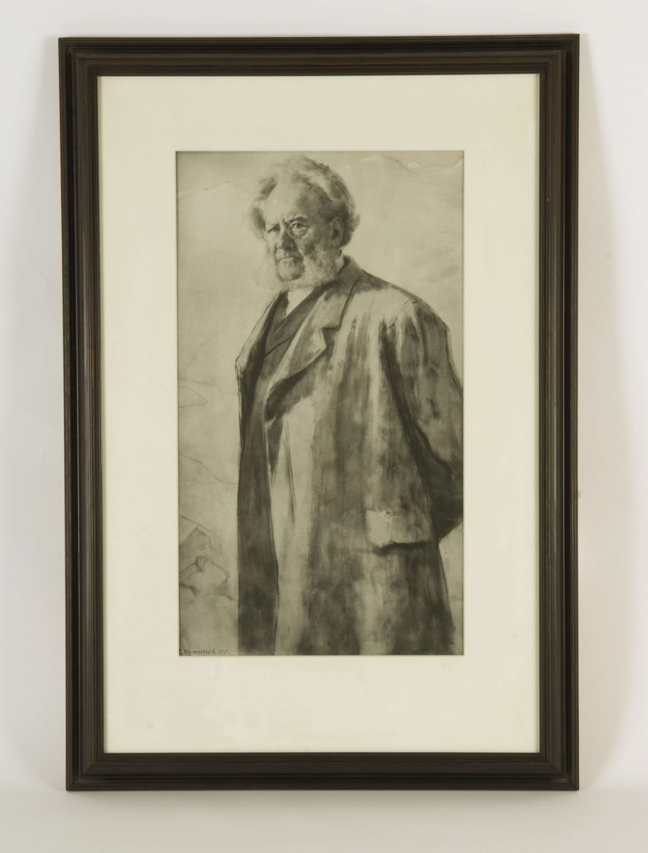 Henrik Ibsen iført frakk, står med hendene på ryggen, 3/4 størrelse.