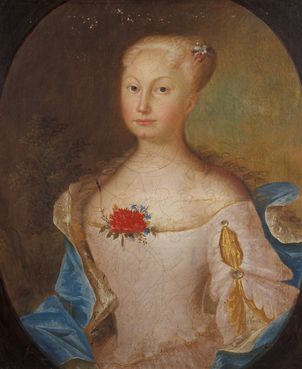 Kvinneportrett, halvfigur. Sara Chrystie (1736-1773) iført utringet, blekrosa kjole og turkisblått draperi. Rød blomst i utringning. Pudret hår.