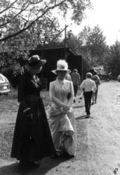 Sykkel- og vognkavalkade, sept. 1983. Anne Thommesen og Anne