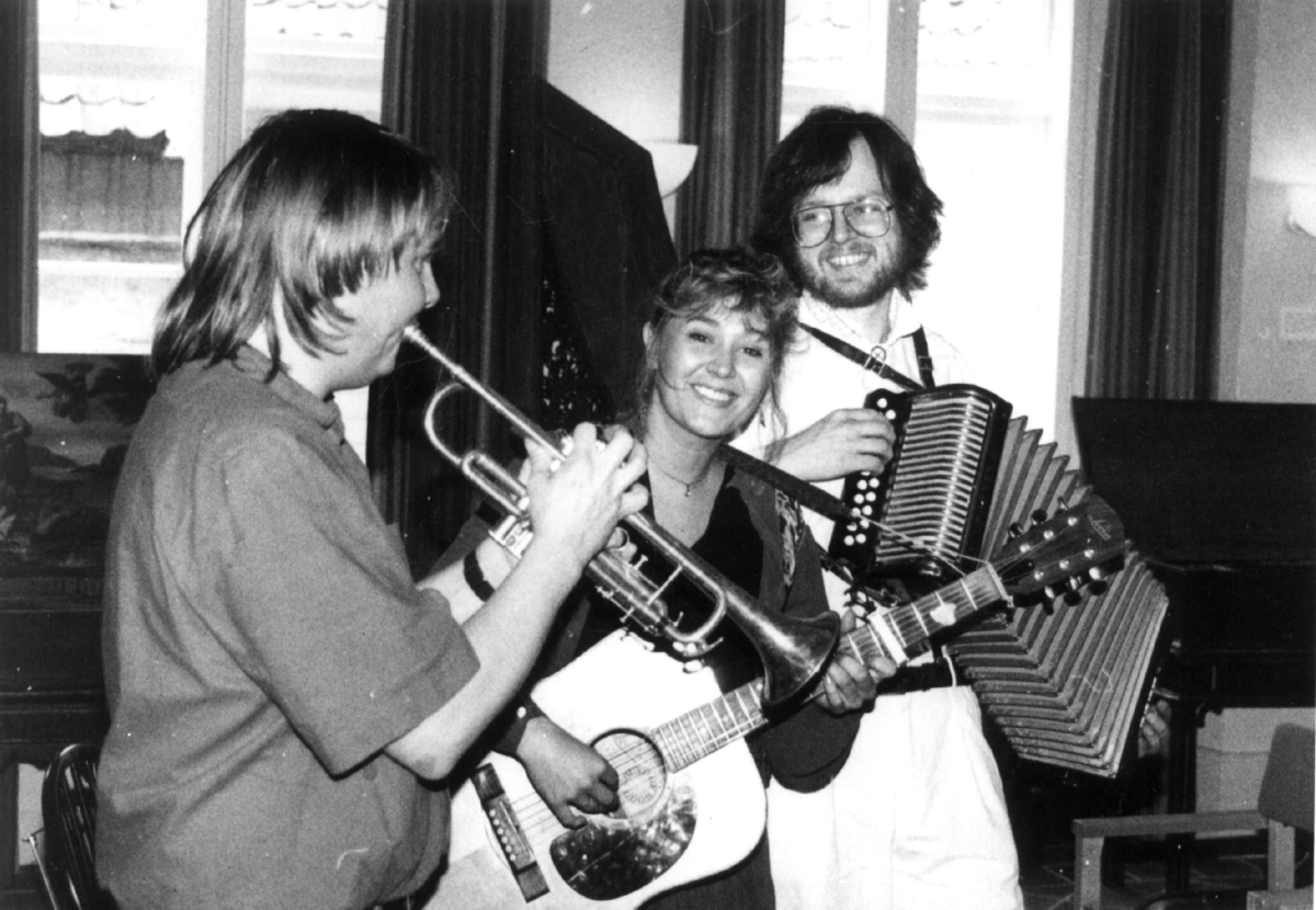 Konsert med musikkgruppen "Jomfru Mortensens Trio" i Collettgården 1987.