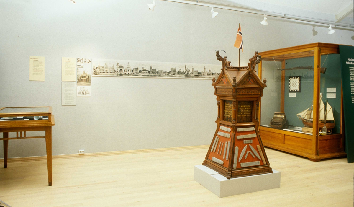 Fra utstillingen "Jakten på det norske" på Norsk Folkemuseum 1997.

