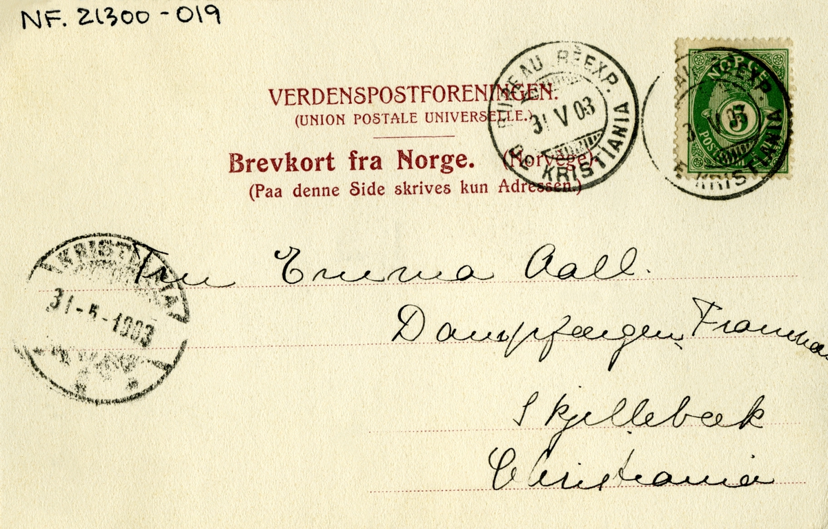 Postkort. Hilsen. Fotografisk motiv. Svart/hvitt. Moss sett fra Jeløya. Bybebyggelse. Fjord. Båter. Stemplet 31.05.1903.