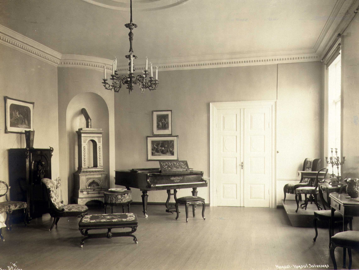 Interiør, Andorsengården, Mandal, Vest-Agder. Fotografert 1912.  Konsul Salvesen villa.