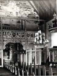 Kirkeintventar med kirkeskip, Kinn kirke, Kinn, Flora, Sogn 