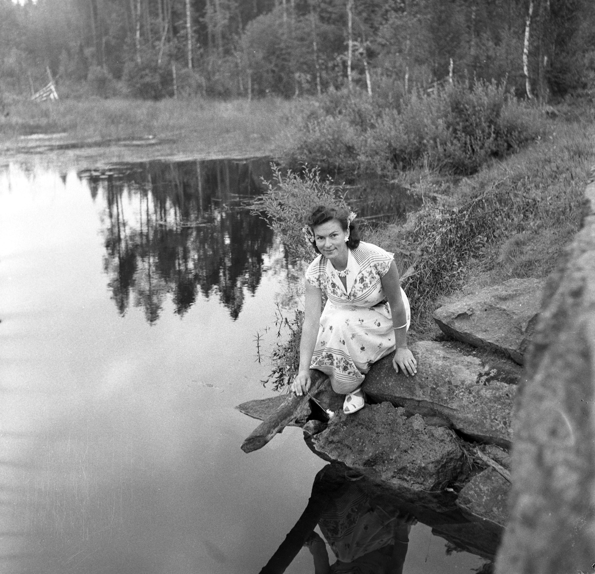 Serie. Fra lokalpremiere på filmen "Finnskog og trollskap". Fotografert  august 1956.

