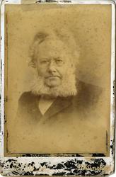 Portrett av forfatter Henrik Ibsen (1828-1906). Signert på b