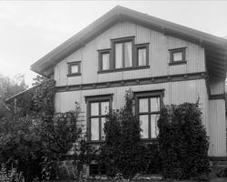 Hus og hage. Ottesens villa i Bestum.