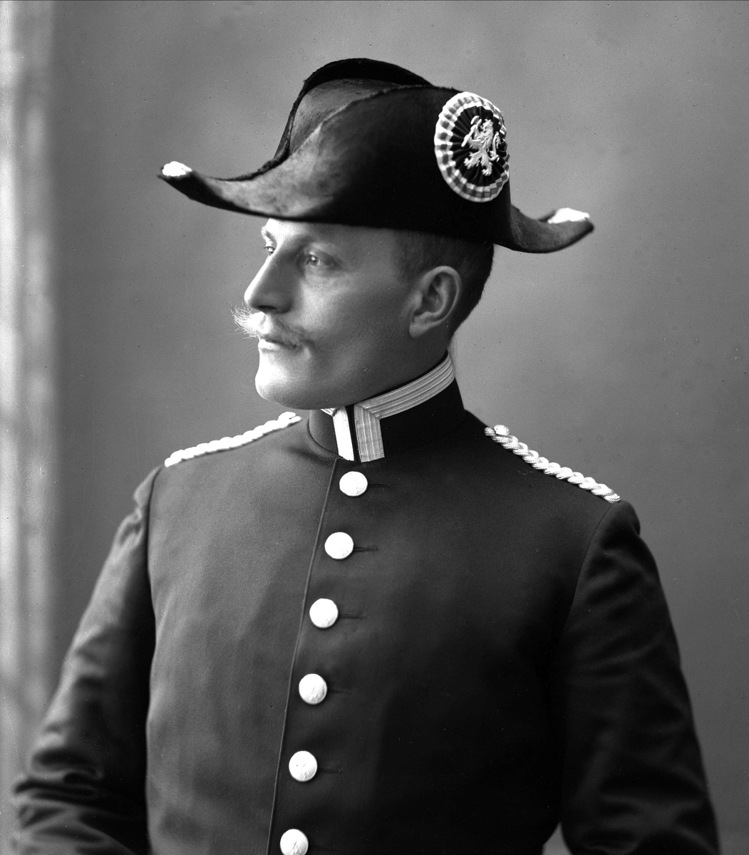 Portrett, Holmvaag i uniform som slottsknekt.