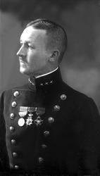 Portrett, Johan I K L'Orange, i uniform som rittmester.