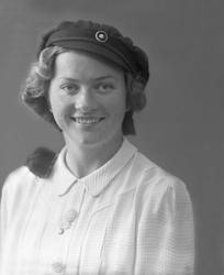 Portretter, Kari Klafstad med studentlue.