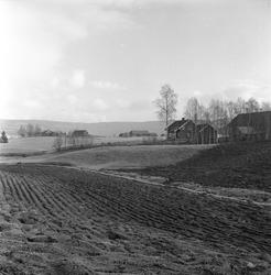 Sørkedalen, Oslo, oktober 1958. Landskap og gårdsbruk.