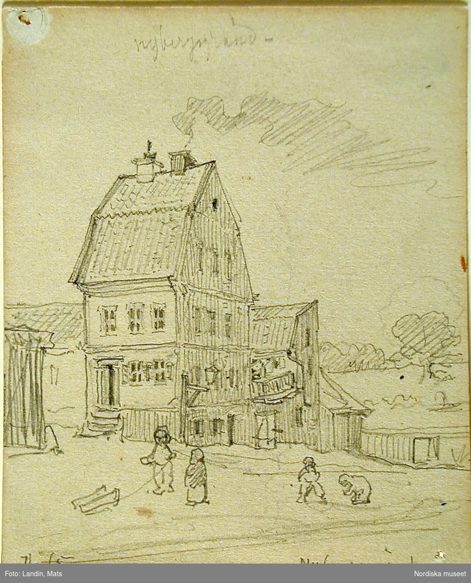 Blyertsteckning av A T Gellerstedt. Vintermotiv med lekande barn framför ett enkelt bostadshus. Nybergsgränd 1865.